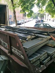 Ab in den <br>Container<br>